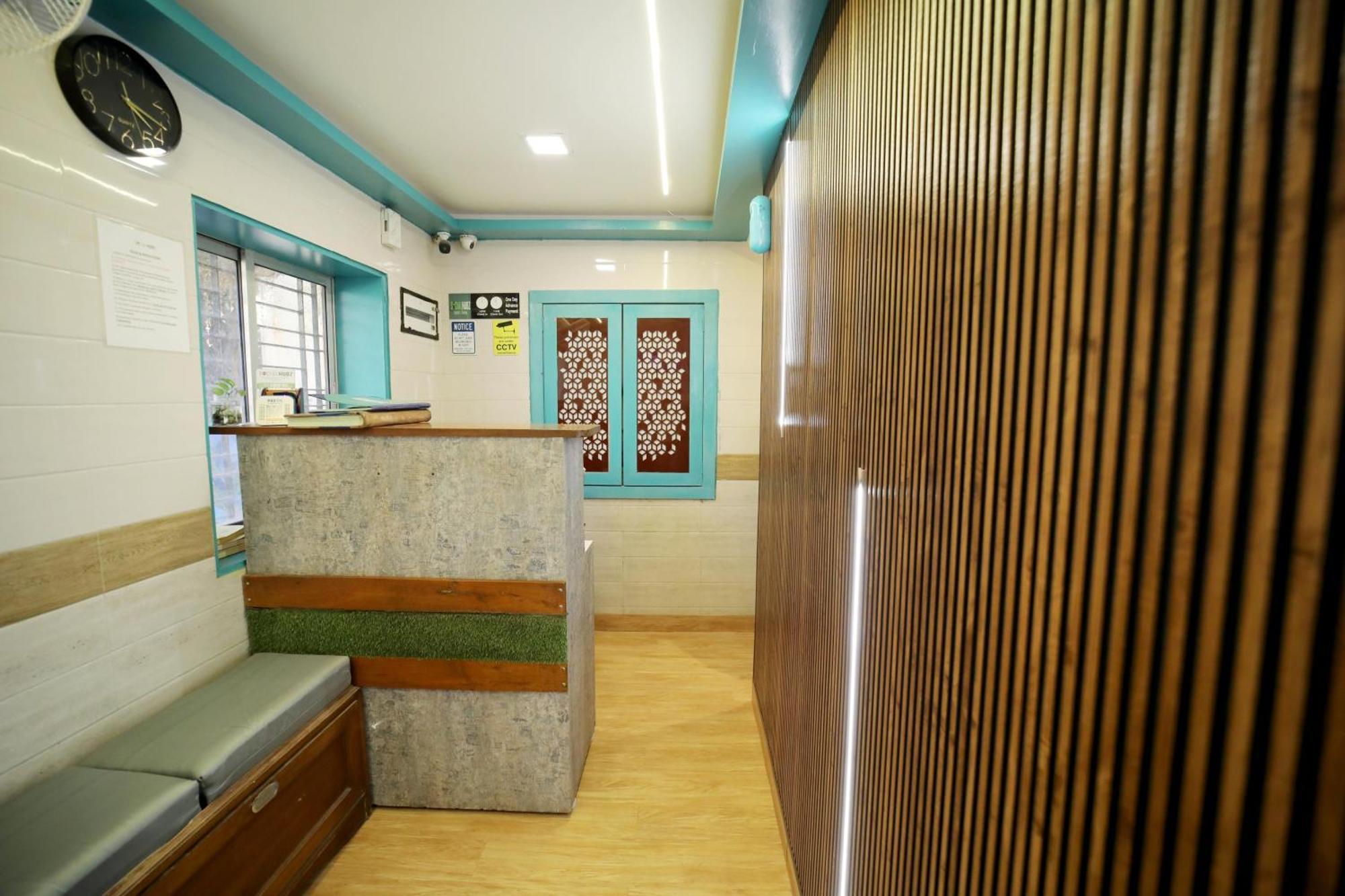 Social Hubz Hostel Mumbai Exterior photo