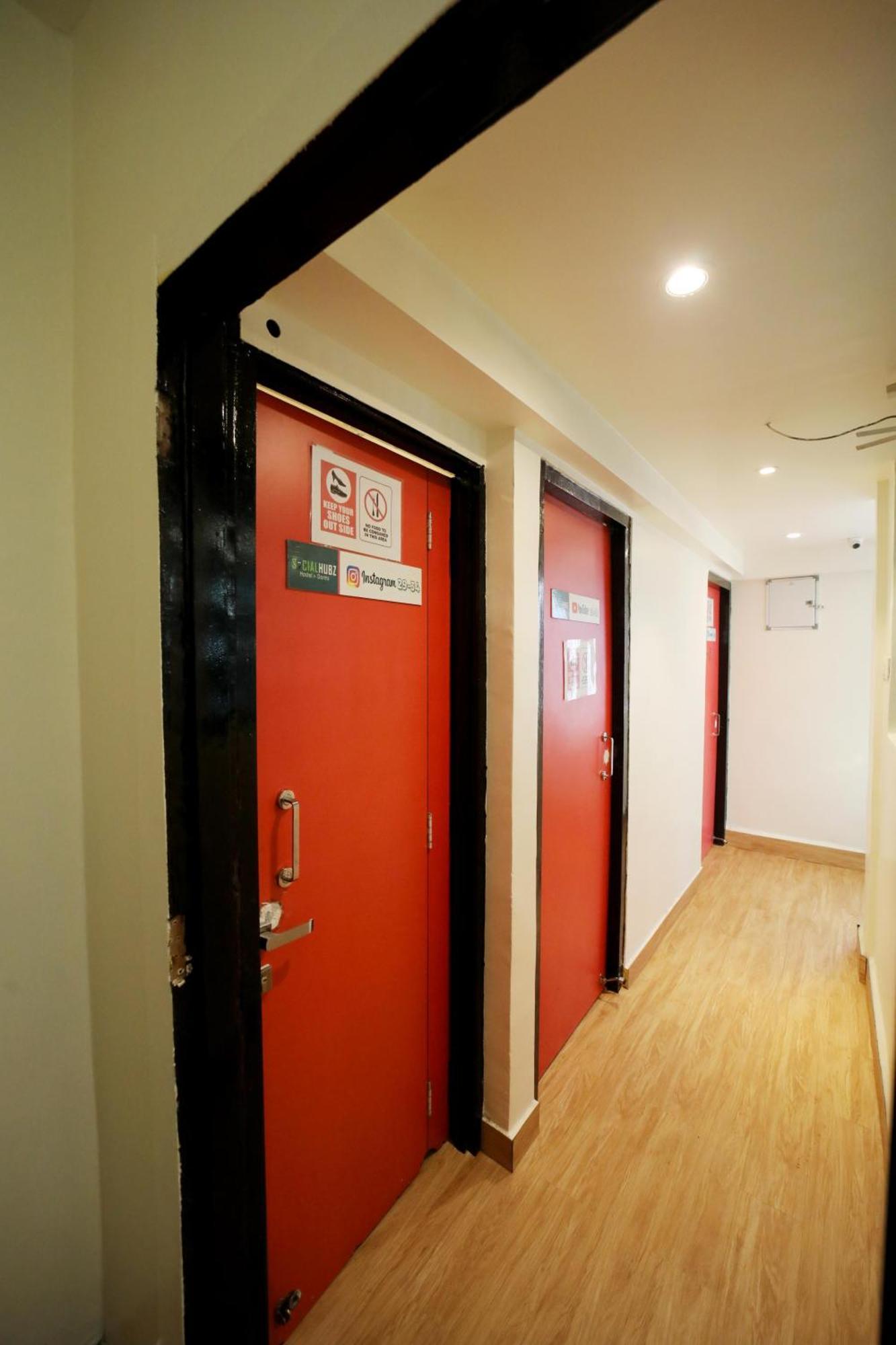 Social Hubz Hostel Mumbai Exterior photo